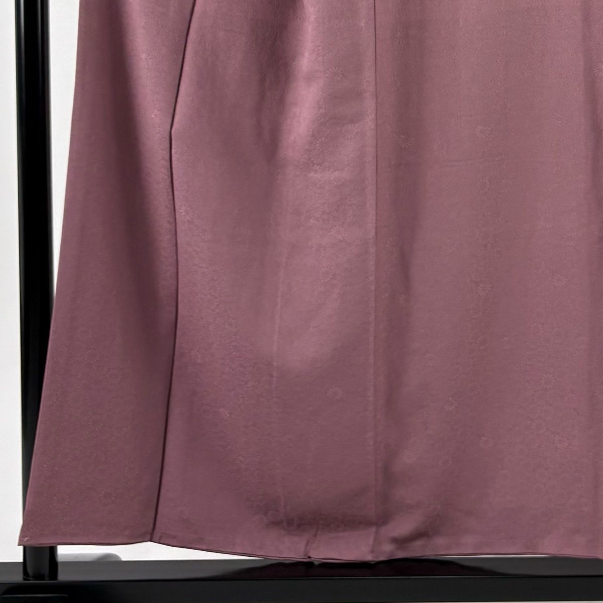 色無地 身丈154 cm 裄丈63.5 S 袷 落款 地紋 赤紫 正絹 秀品 一つ紋
