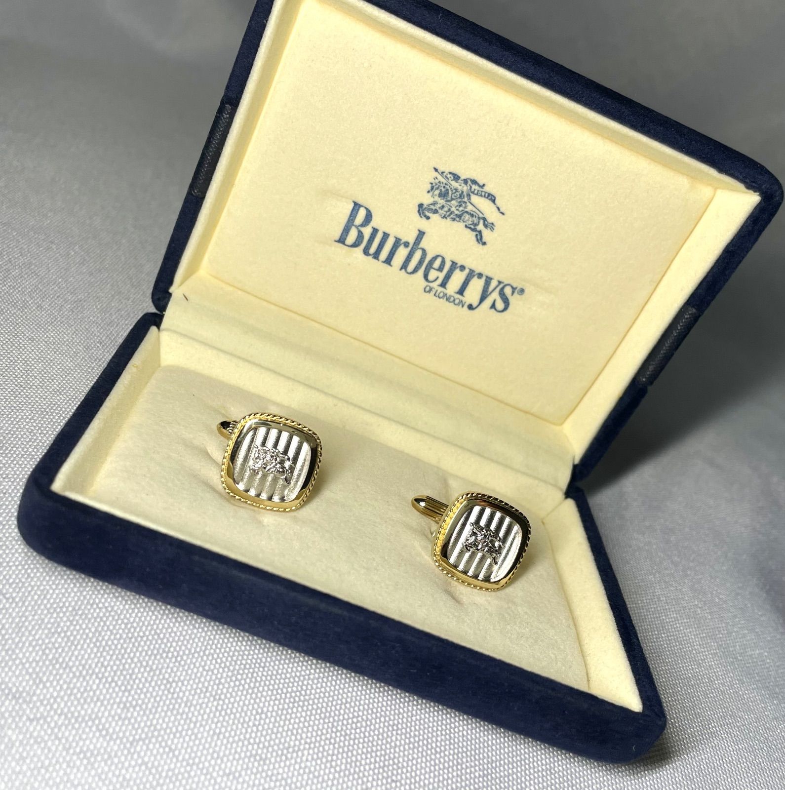 美品 Burberry バーバリー ホースナイトロゴ 騎士デザイン ゴールド