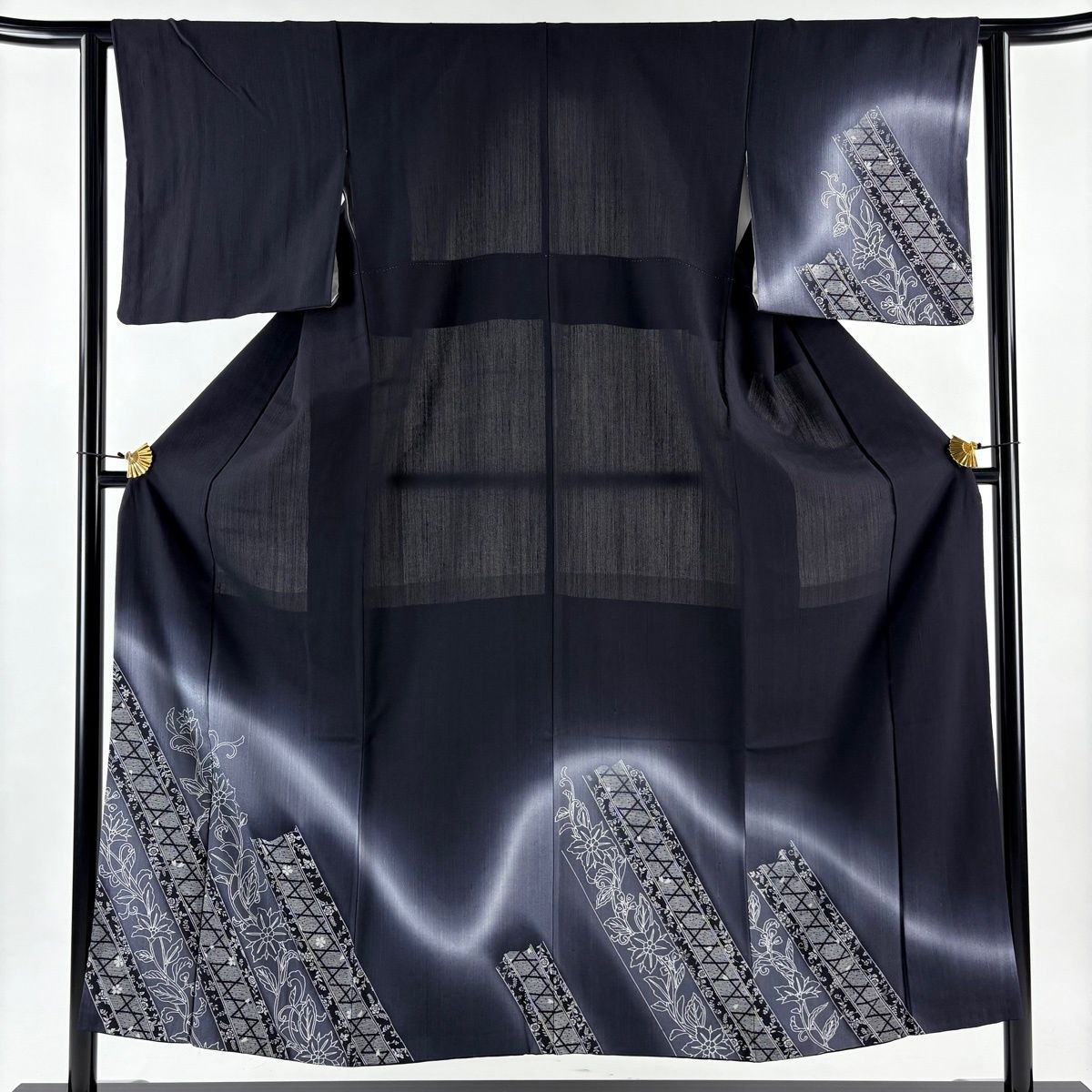 美品】 付下げ 身丈153cm 裄丈62cm S 袷 紬地 草花 ぼかし 黒灰 正絹
