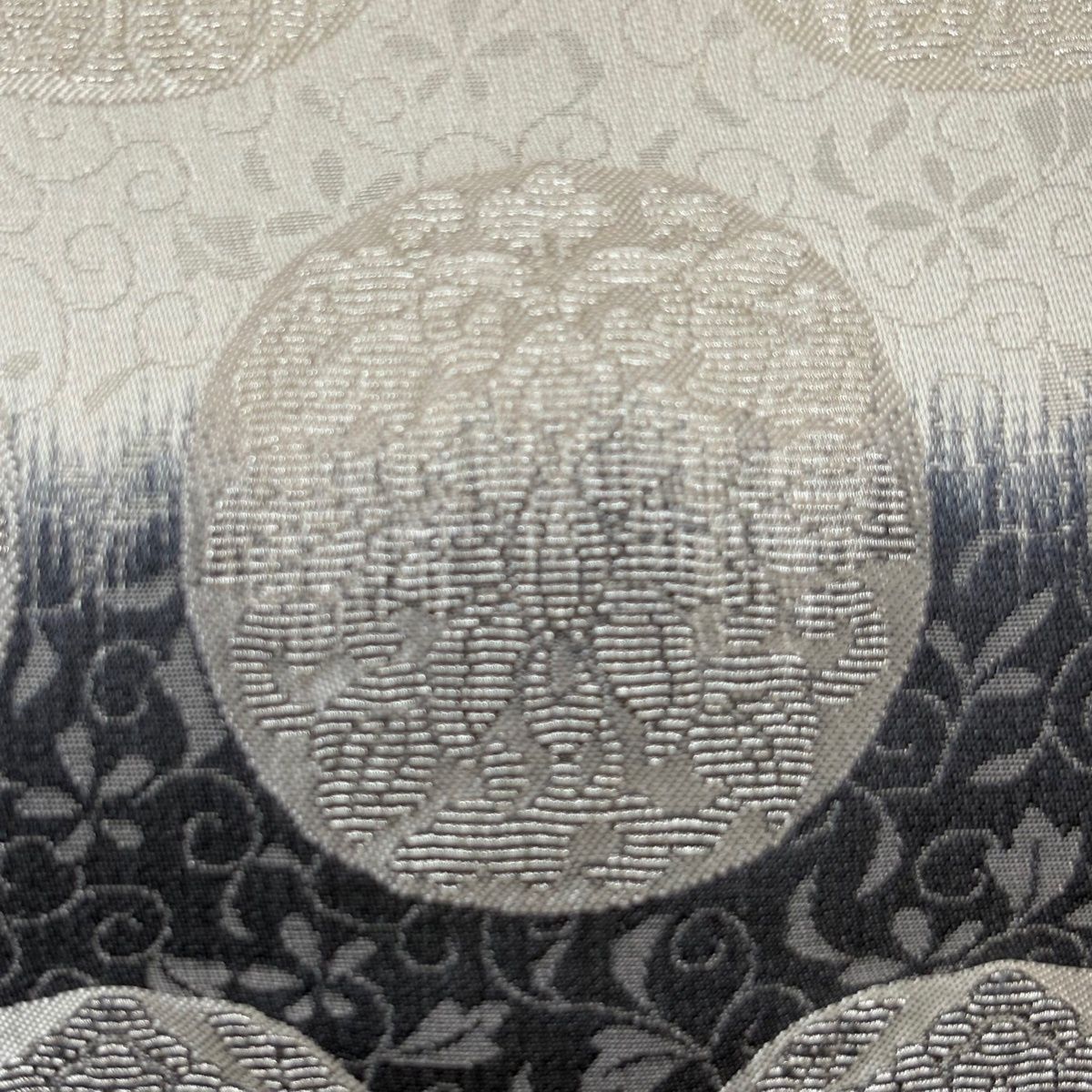 袋帯 草花 花唐草 銀糸 灰白 六通 正絹