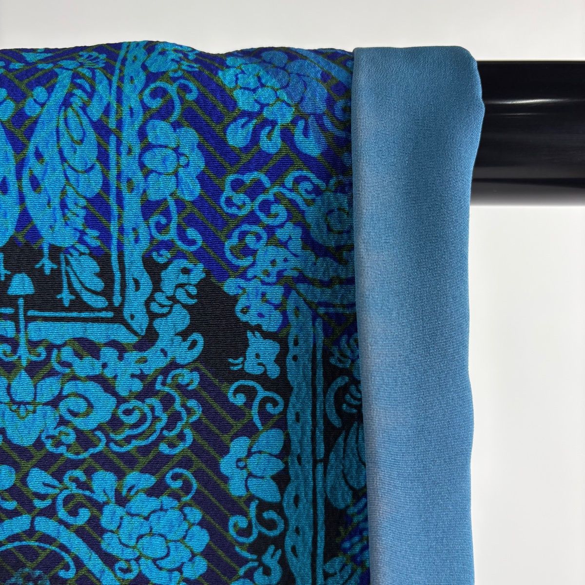 美品】 小紋 身丈161.5cm 裄丈67cm M 袷 前田仁仙 落款 向かい鳥 花