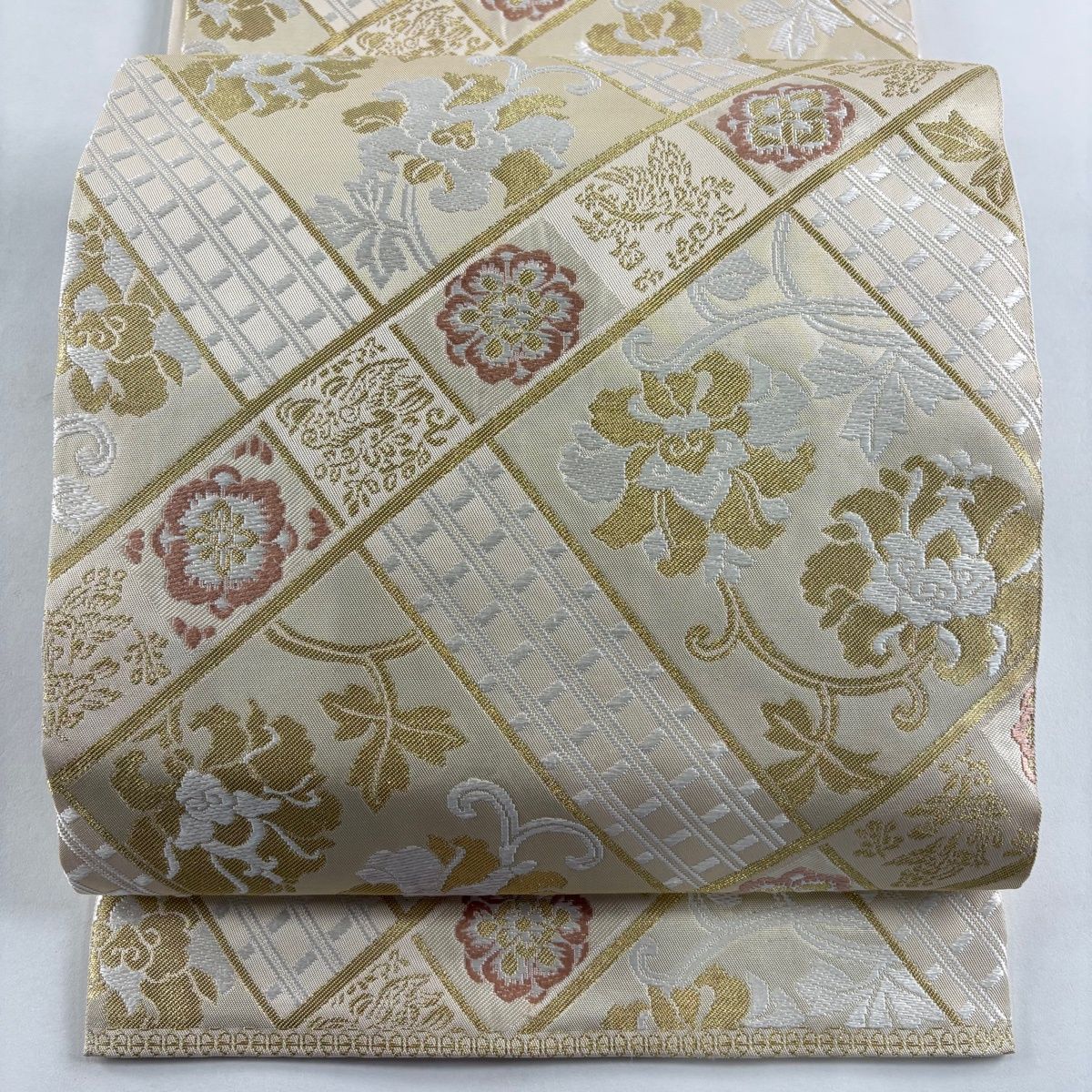 袋帯 北出与三郎 落款 本袋 関西仕立て 斜め格子 花唐草 金糸 箔 クリーム 六通 正絹