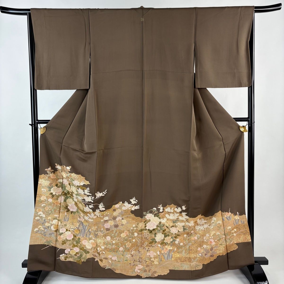 色留袖 身丈165 cm 裄丈65.5 M 袷 牡丹 菊 刺繍 金糸 茶色 正絹 一つ紋