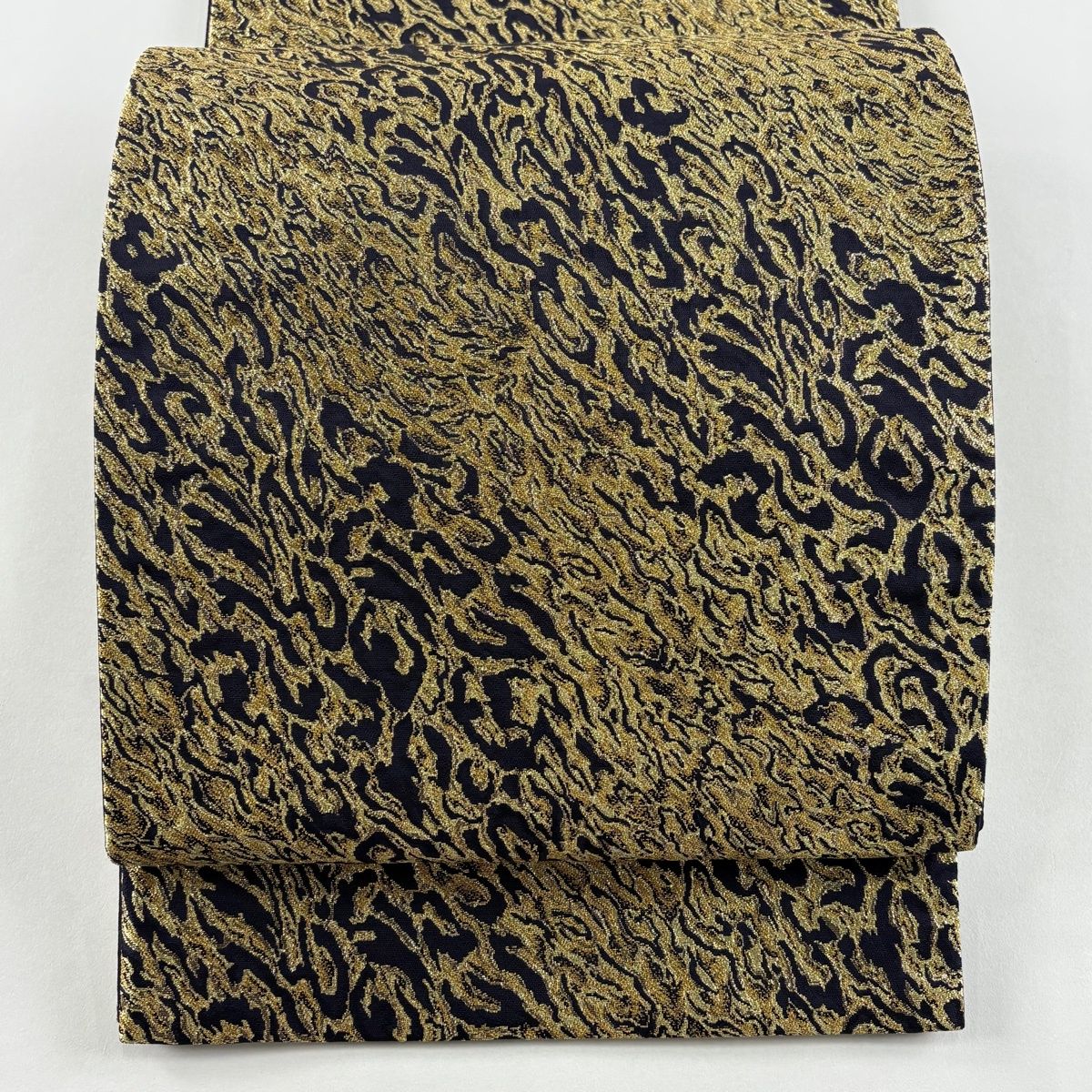 袋帯 秀品 幾何学模様 金糸 箔 黒 全通 正絹