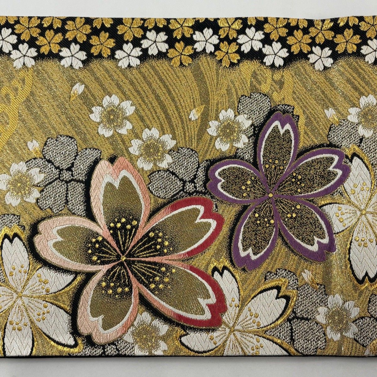 美品】 袋帯 秀品 桜 花びら 刺繍 金糸 金色 六通 正絹 【中古