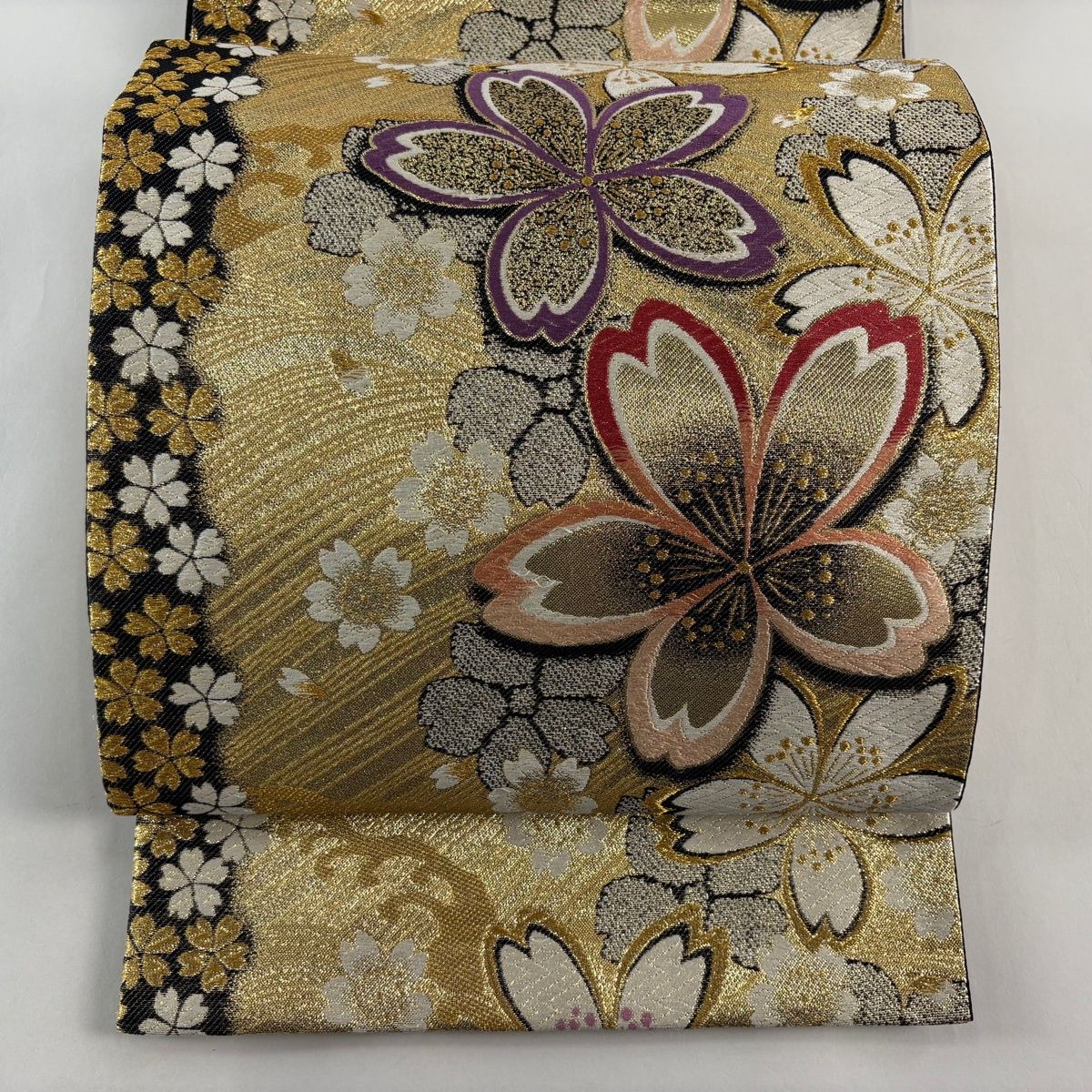 美品】 袋帯 秀品 桜 花びら 刺繍 金糸 金色 六通 正絹 【中古