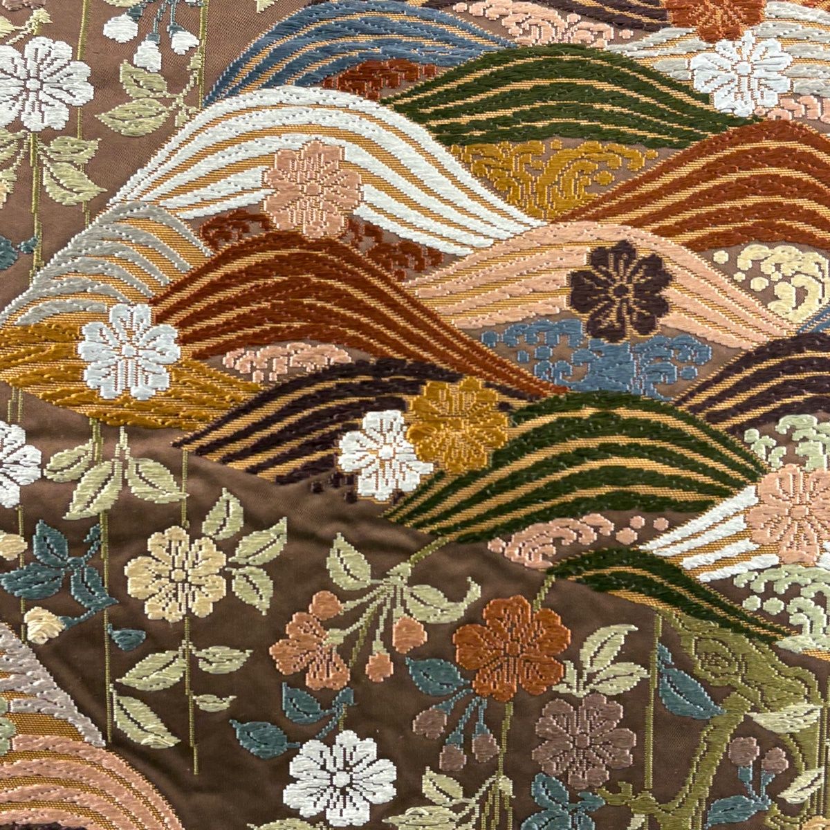 袋帯 秀品 桜 波頭 刺繍 箔 小豆色 六通 正絹