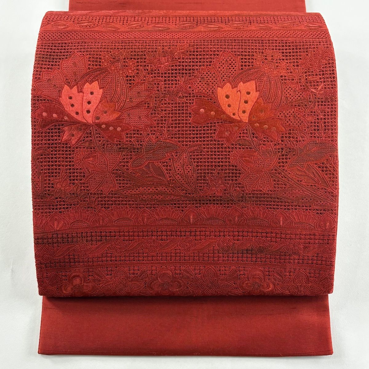 袋帯 秀品 紬地 関西仕立て 草花 刺繍 赤 お太鼓柄 正絹