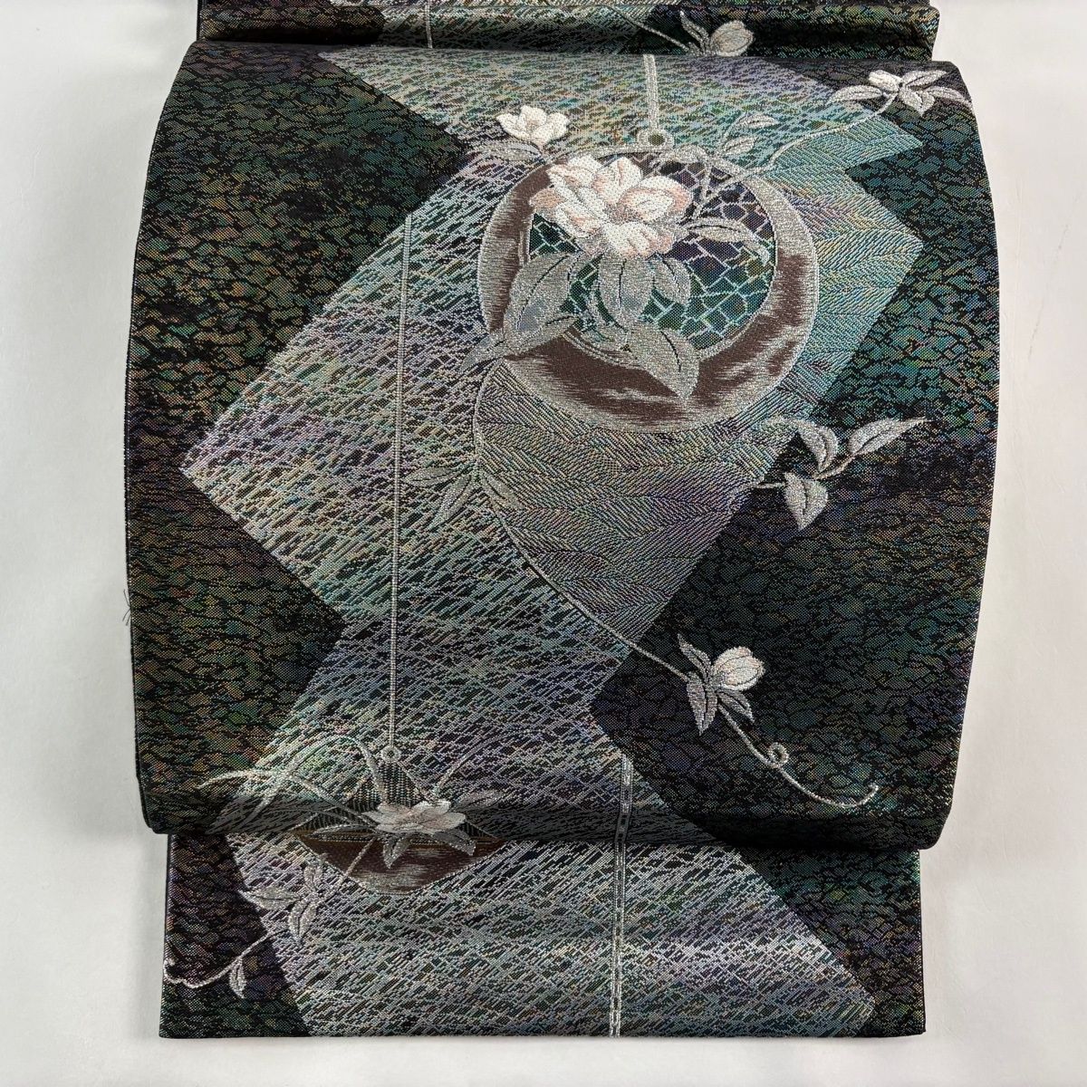 袋帯 秀品 ハンギンググリーン 草花 箔 刺繍 緑 六通 正絹