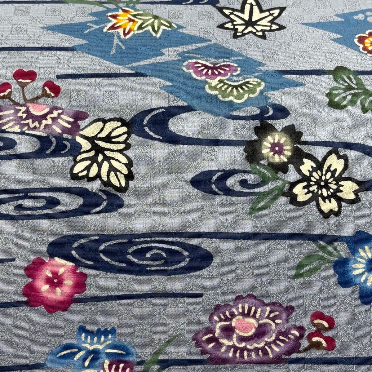 名古屋帯 知念貞男 落款 本場琉球びんがた 八寸名古屋帯 松葉仕立て 草花 流水 ぼかし 青灰色 正絹