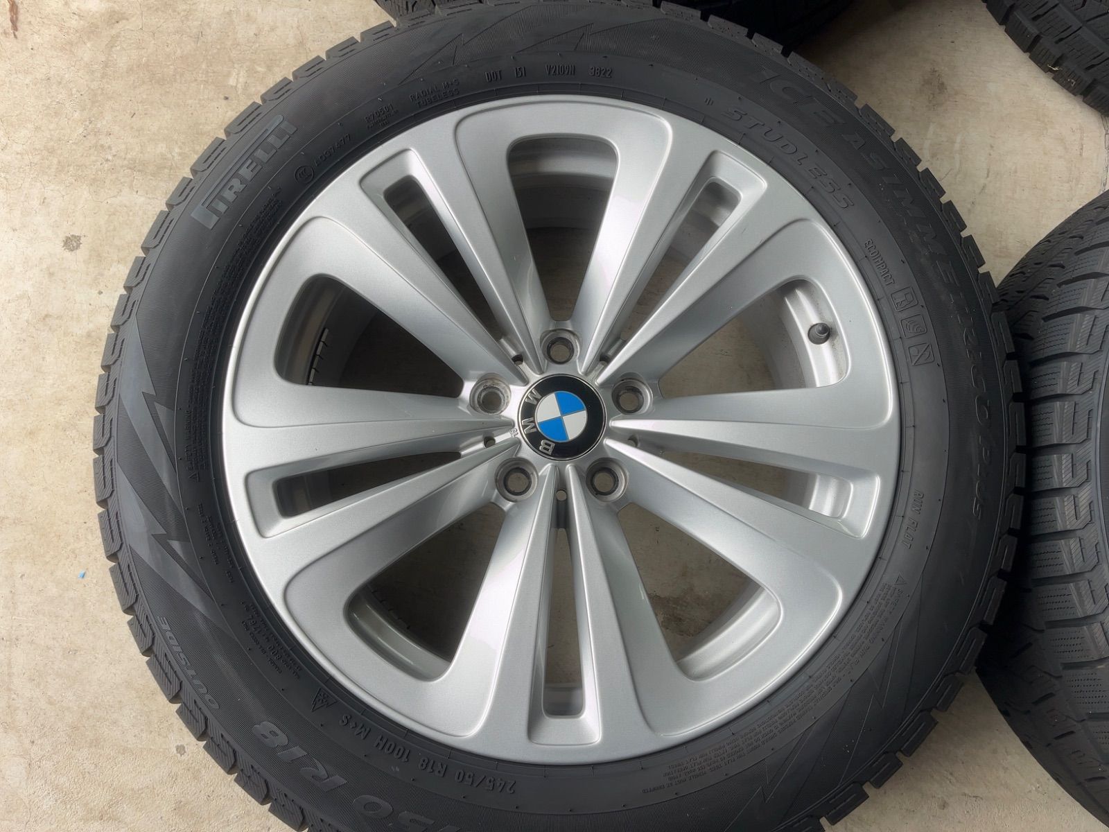 F 07 5シリーズ グランツーリスモ 01 ピレリ RFT 製 18インチ