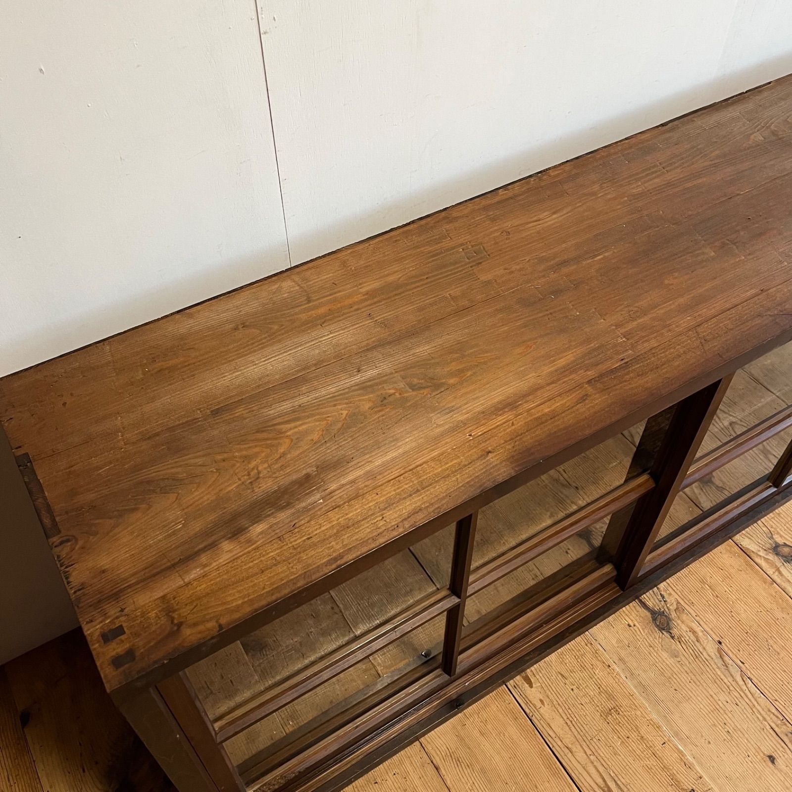 古いガラス戸棚　レトロ　食器棚　水屋箪笥　古家具　古道具　アンティーク アンティーク 古家具 古道具 ガラス戸 ローボード 食器棚 水屋箪笥