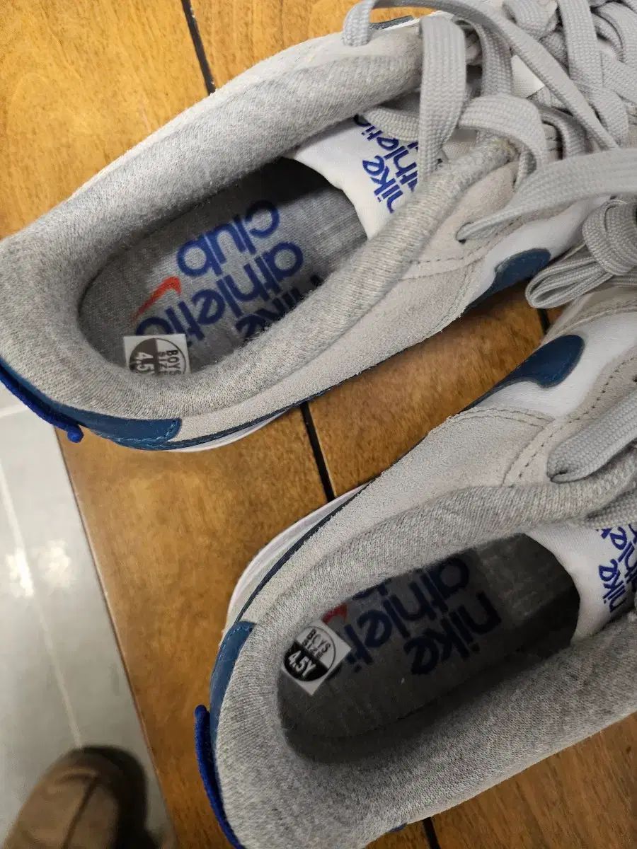 ナイキ エアフォース1 アスレチック クラブ 白 灰 青