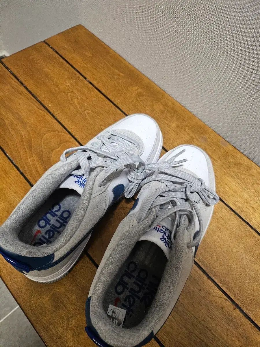 ナイキ エアフォース1 アスレチック クラブ 白 灰 青