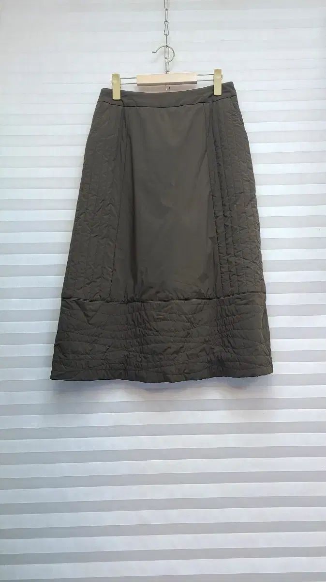 ISAE 新 ぬいぐるみ キルティング スカート 278 000ウォン