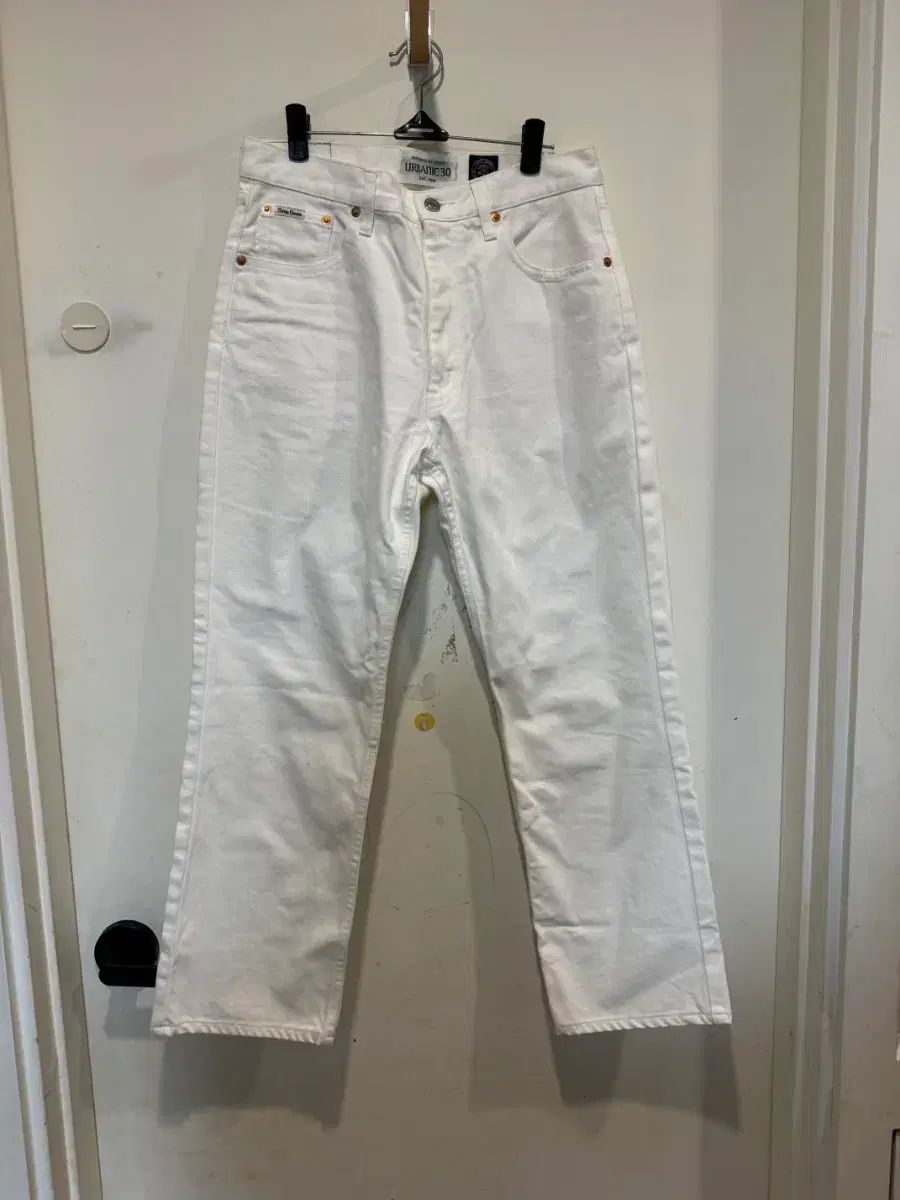 アーバニック30 白 デニムパンツ