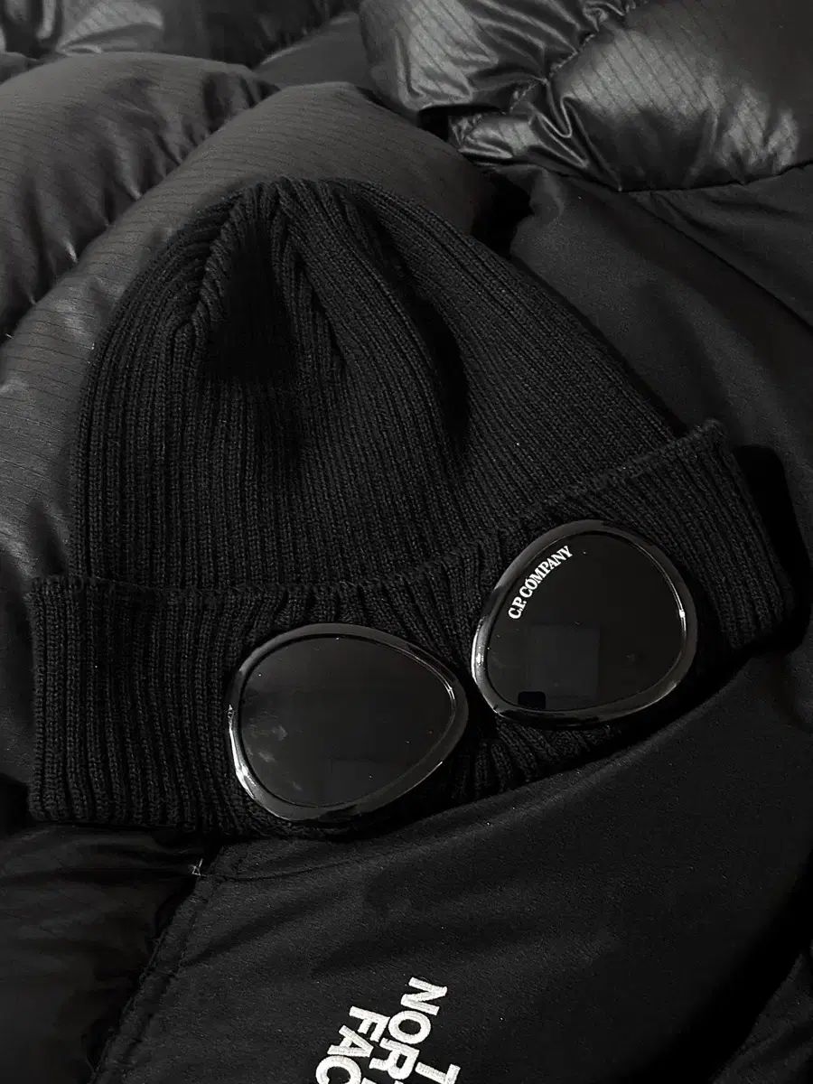 C.P. Company シー ピー カンパニー ゴーグル ロゴ ビーニー ブラック