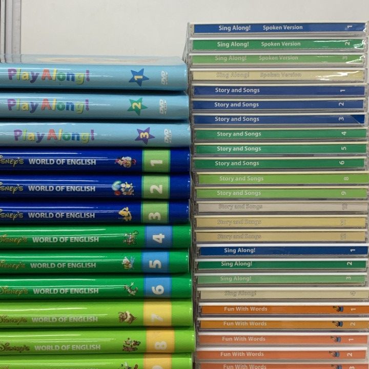 □02)【1点限り!】Disney's World of Englishの教材まとめ売り約105点