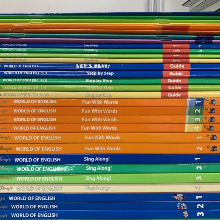 □02)【1点限り!】Disney's World of Englishの教材まとめ売り約105点