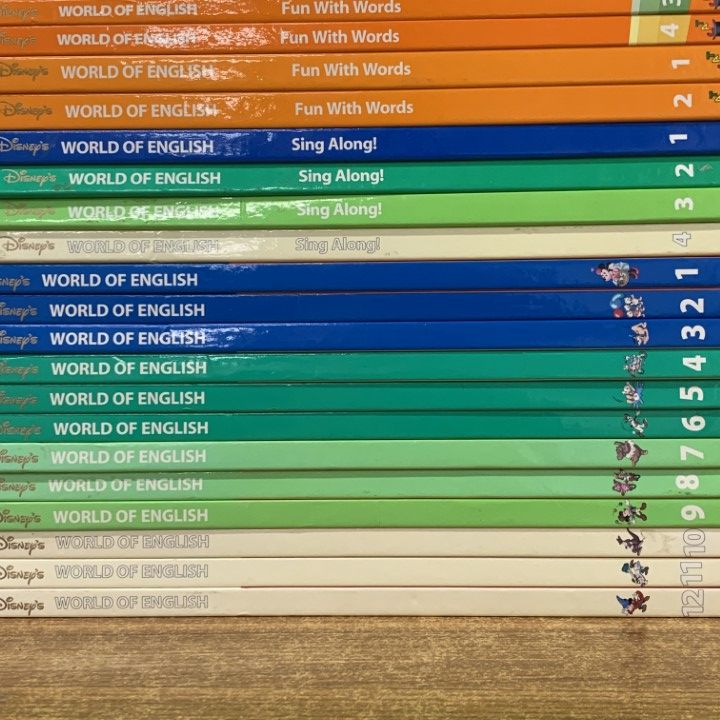□02)【1点限り!】Disney's World of Englishの教材まとめ売り約105点