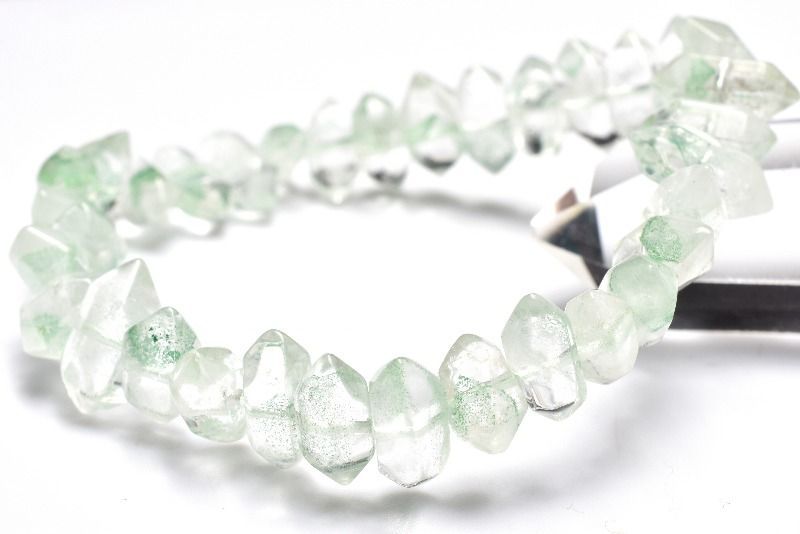 マダガスカル産 マダガスカル産 エメラルドグリーンファントムクォーツ