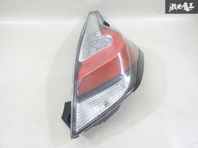 TOYOTA トヨタ 純正 NHP10 アクア 後期 テールライト テールランプ 
