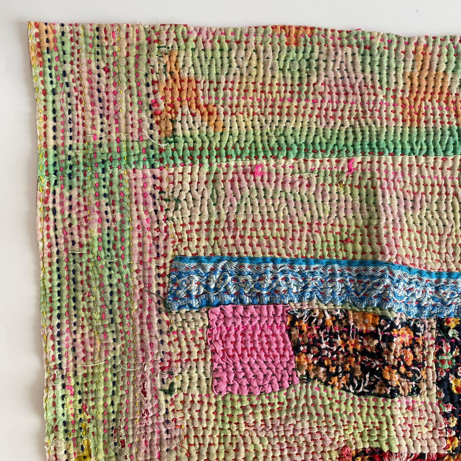 カラフル スクエア型ステッチ ラリーキルト インテリア カンタキルト 377 カラフル スクエア型ステッチ ラリーキルト インテリア カンタキルト