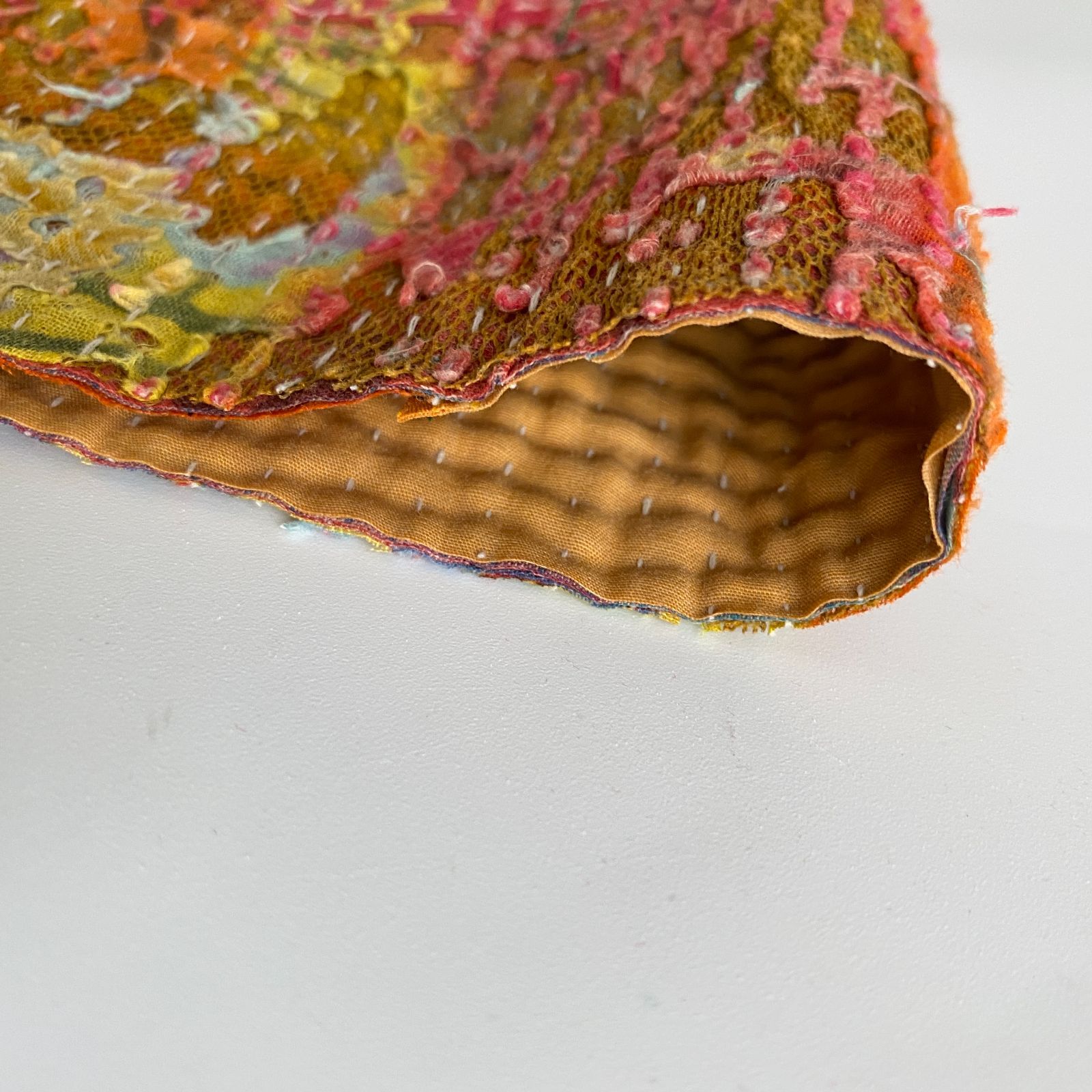 3474 ラリーキルト カンタキルト オールドファブリック ハギレ 赤 刺繍