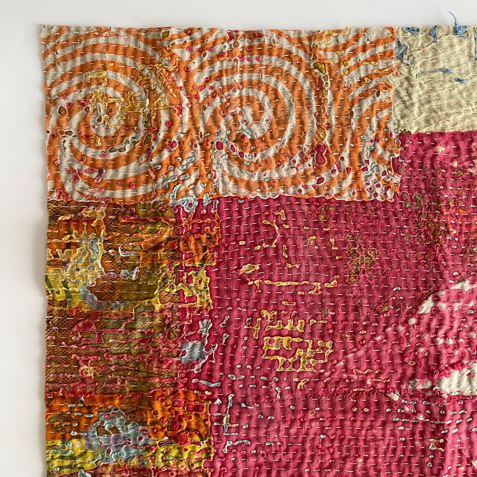 3474 ラリーキルト カンタキルト オールドファブリック ハギレ 赤 刺繍