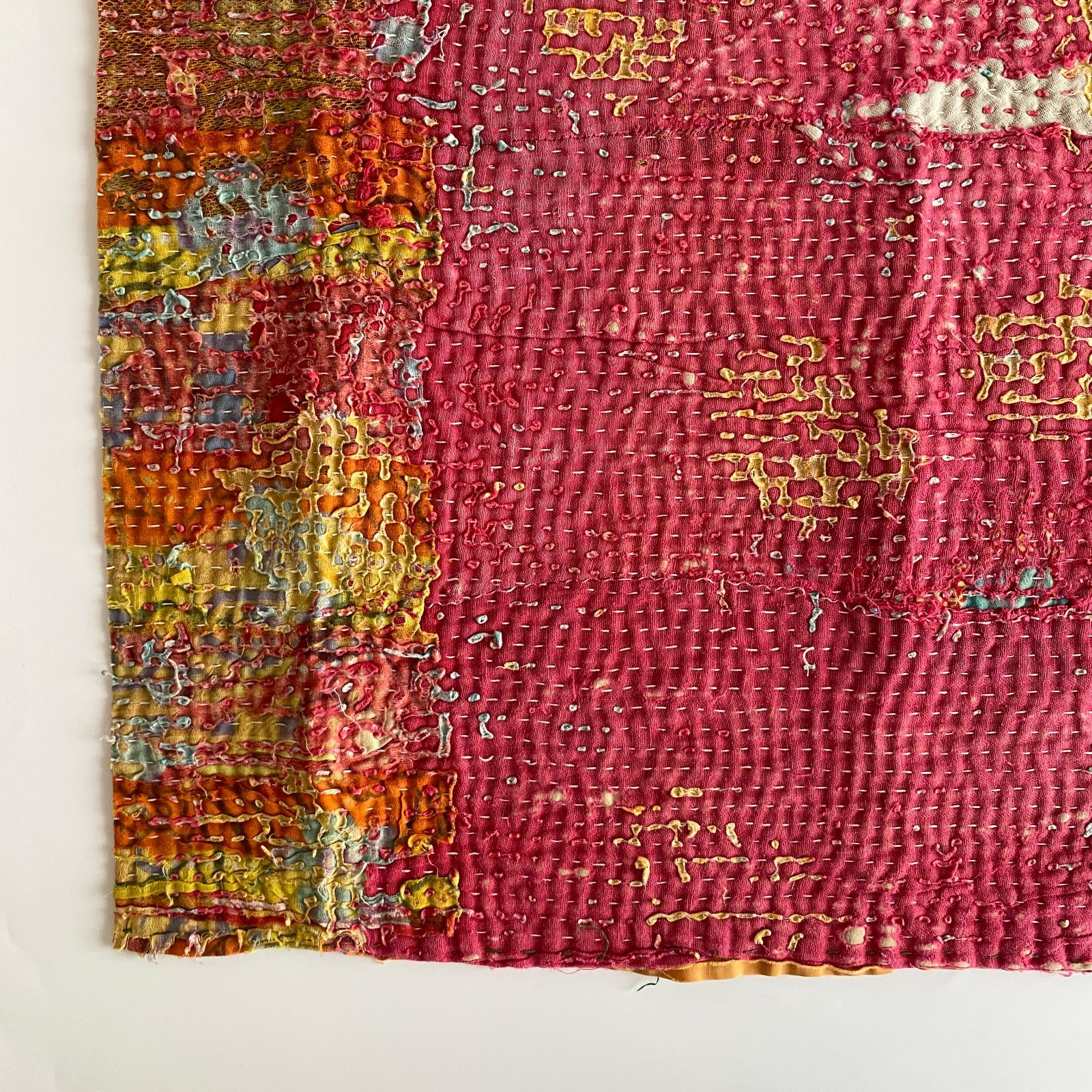 3474 ラリーキルト カンタキルト オールドファブリック ハギレ 赤 刺繍