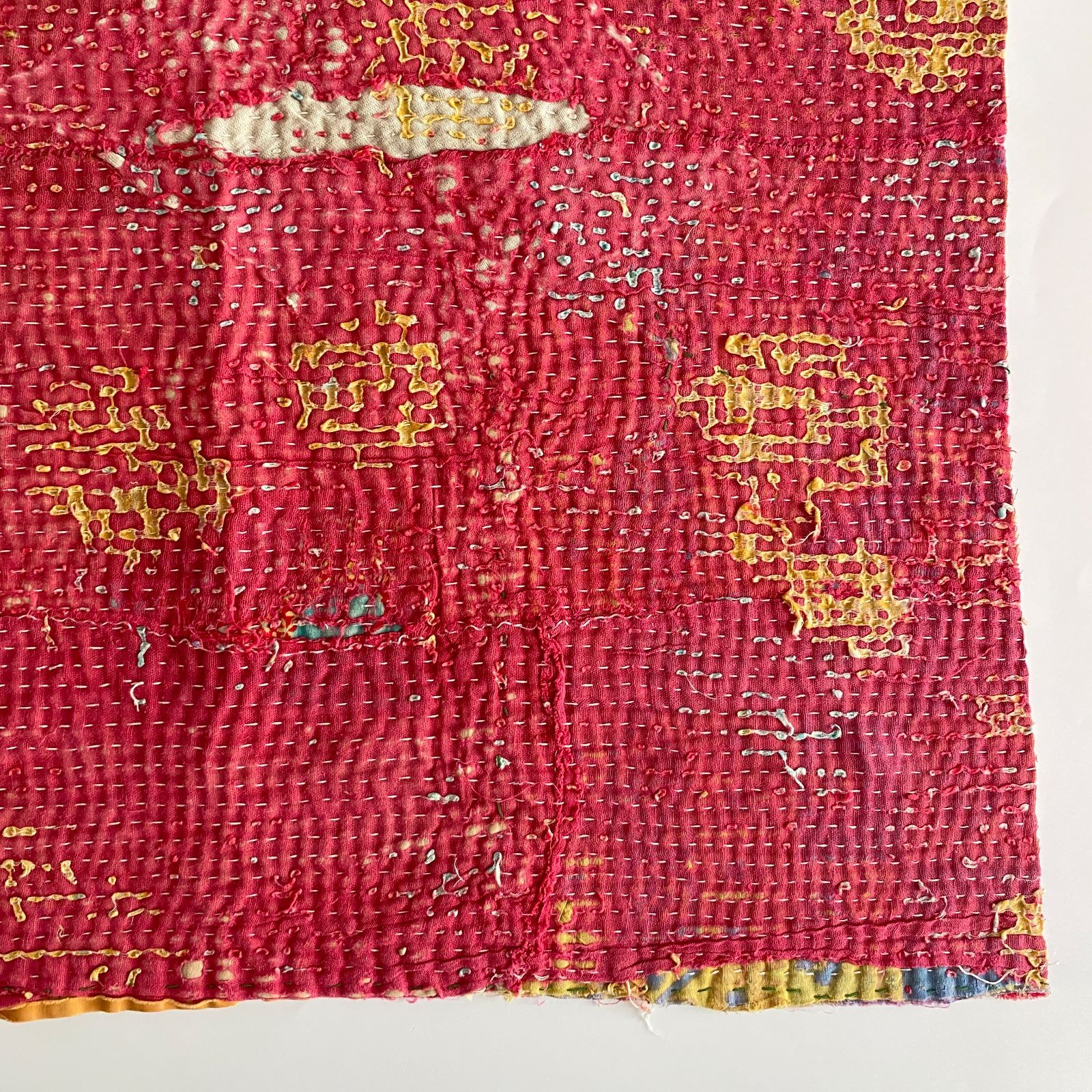 3474 ラリーキルト カンタキルト オールドファブリック ハギレ 赤 刺繍