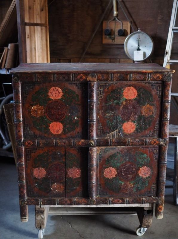 戸棚　中古品　アンティーク 中国骨董家具 アンティークな戸棚 清時代? 古録展 送料無料 中古 品番
