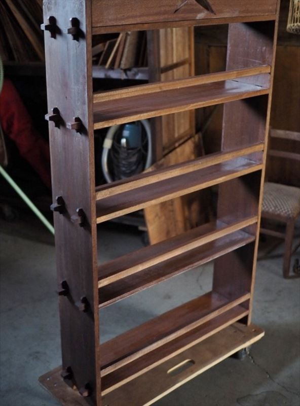 意匠の凝った 昭和レトロ楔式本棚 昭和前期 古録展 送料無料 中古 品番