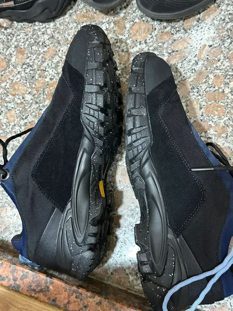 バルモラル10 ブラック