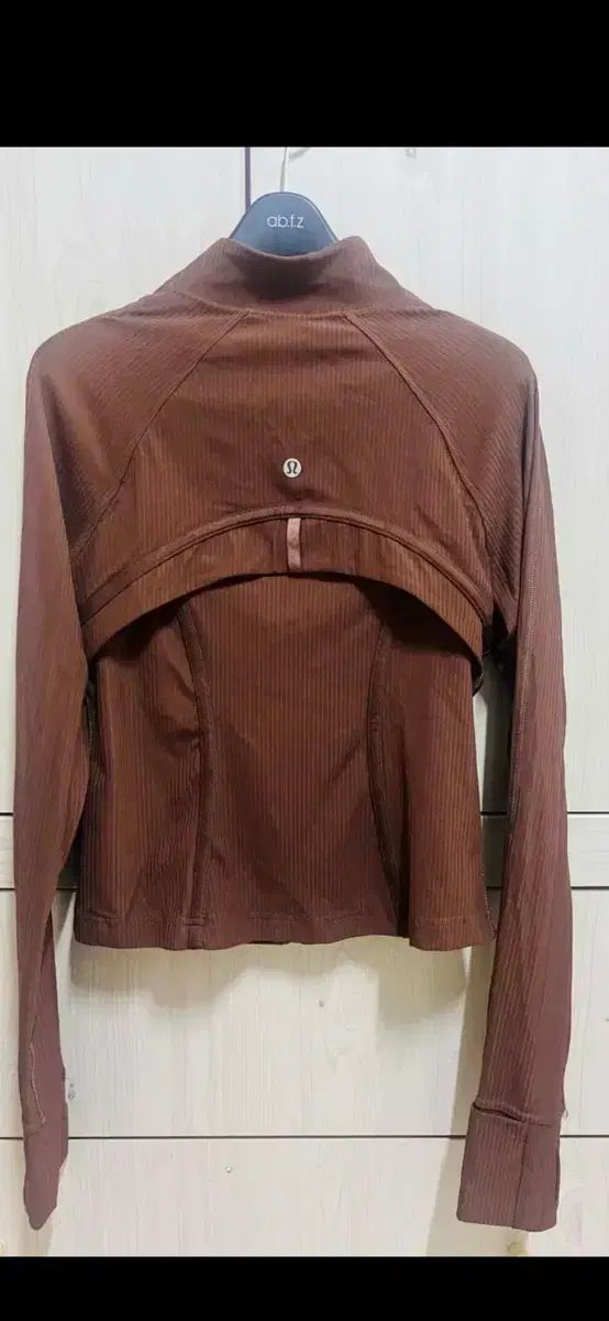 ルルレモン ディファイン ブラウ ン クロップド 6