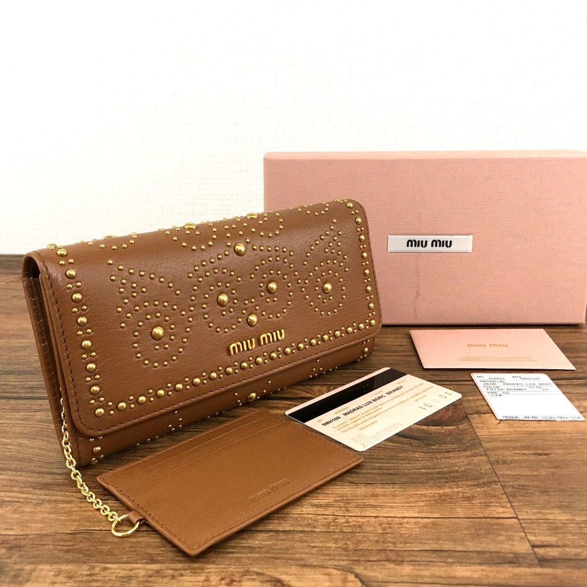 115 送料込み！ 極美品 MIUMIU 長財布 5MH109 BRANDY スタッズ 箱付き
