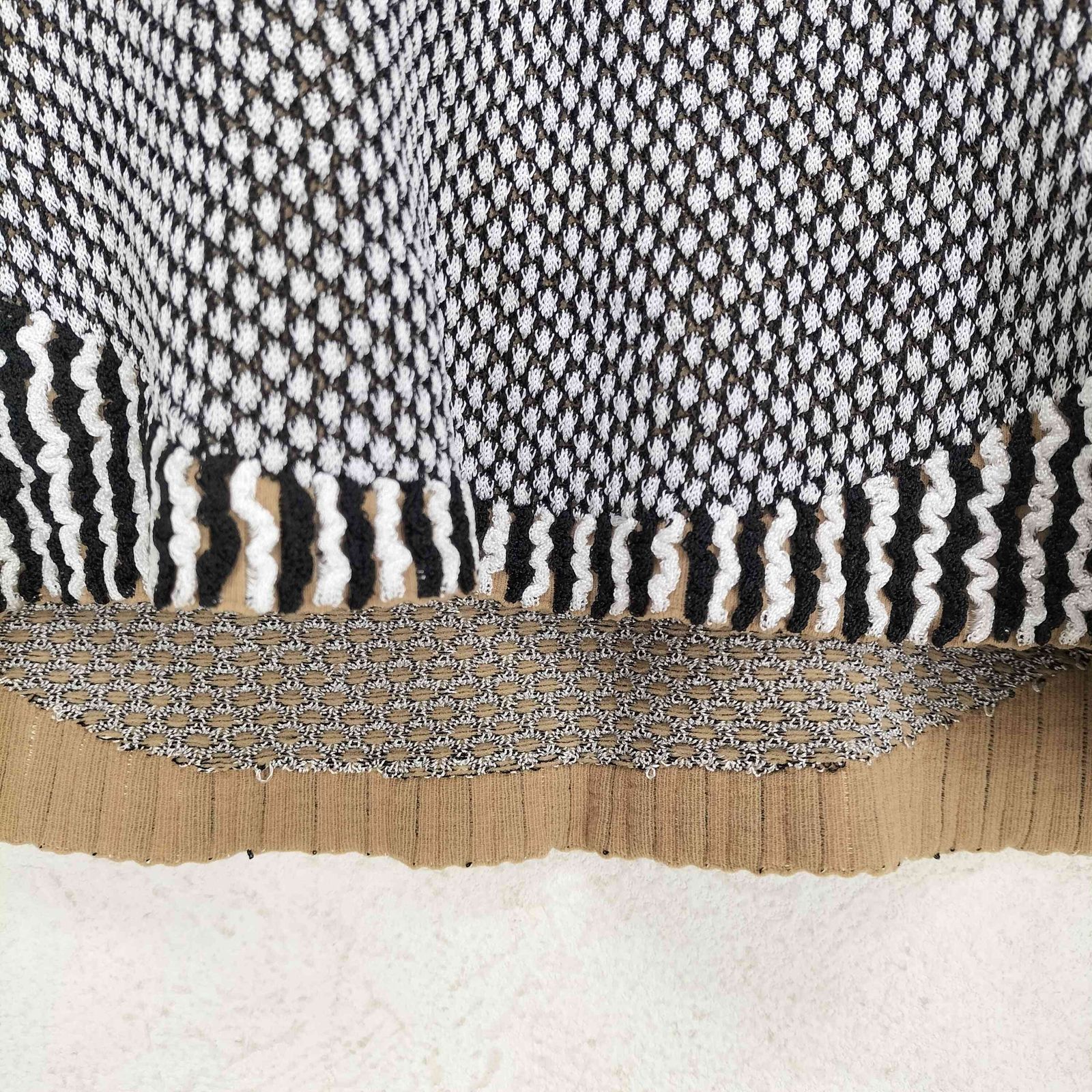 マメクロゴウチ Mame Kurogouchi 24SS Spots Pattern Knitted Croped