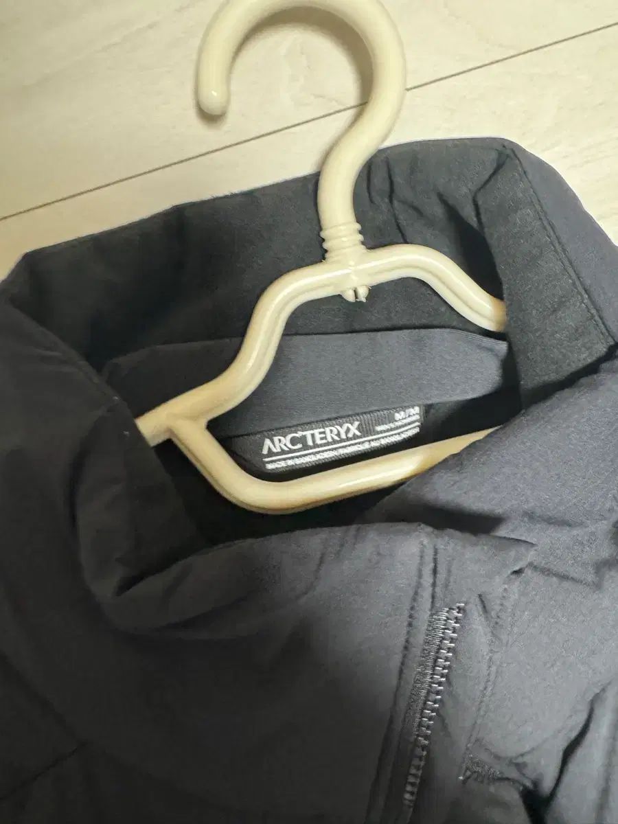 ARC TERYX アークテリクス Atom アトム AR フードなし ブラック