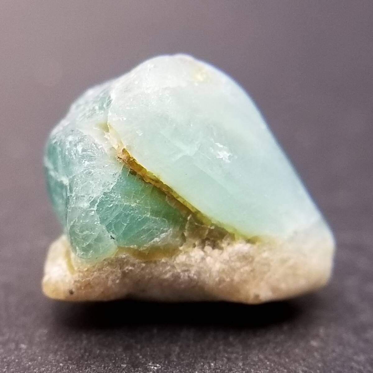 マダガスカル産】グランディディエライト/雲母の原石⑤ 購入