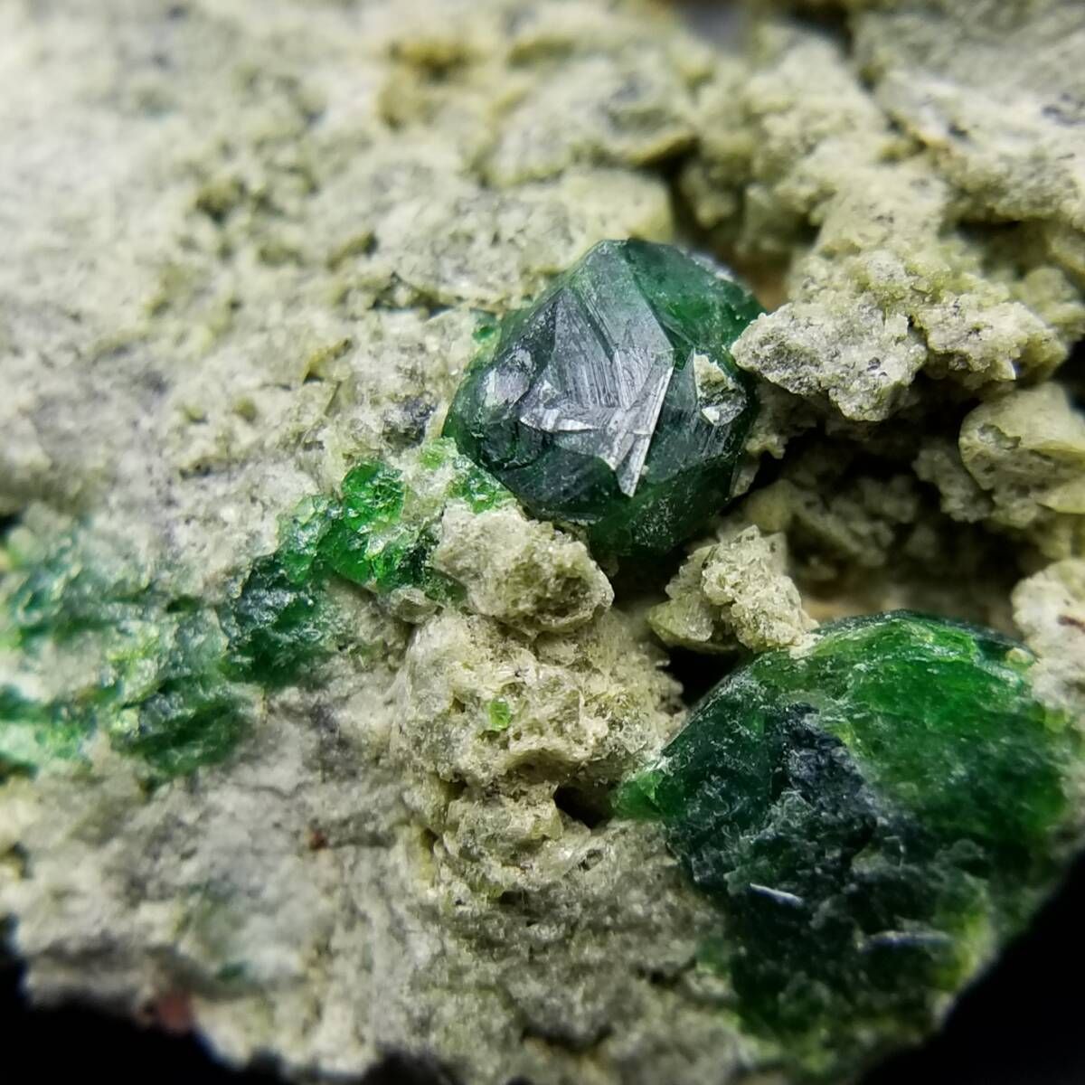 デマントイドガーネット イラン産 / 天然石 原石 鉱物標本 イラン産 デマントイドガーネット クリスタル 鉱物 原石 鉱石 標本 翠