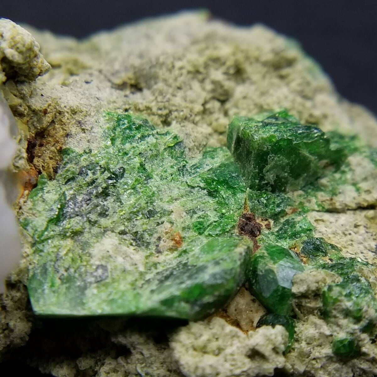 イラン産 デマントイドガーネット クリスタル 鉱物 原石 鉱石 標本 翠