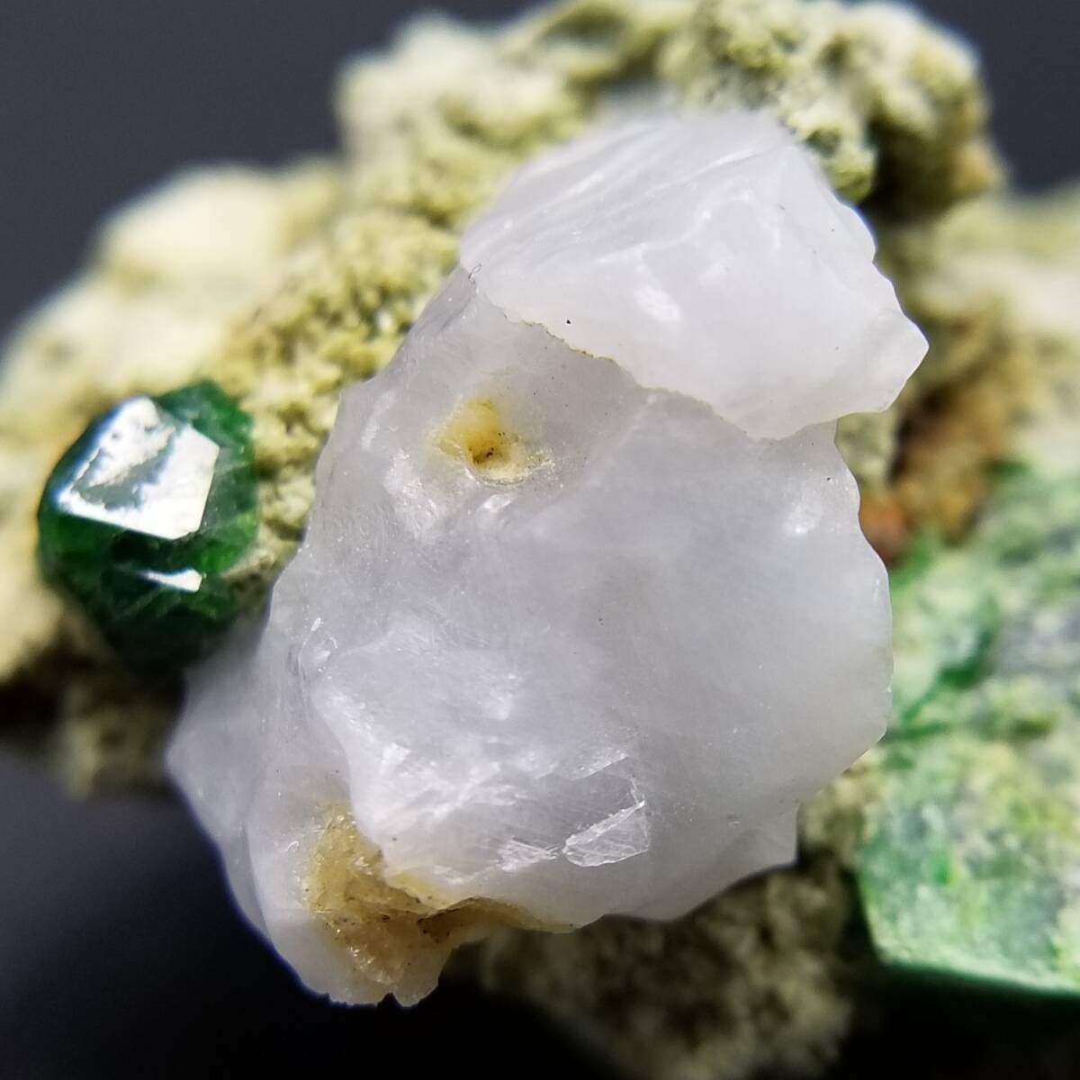 イラン産 デマントイドガーネット クリスタル 鉱物 原石 鉱石 標本 翠