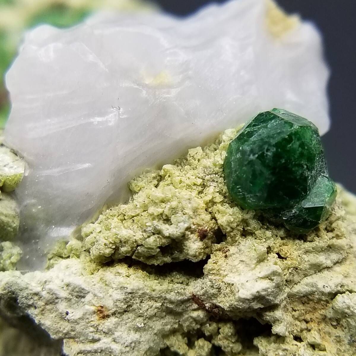 イラン産 デマントイドガーネット クリスタル 鉱物 原石 鉱石 標本 翠