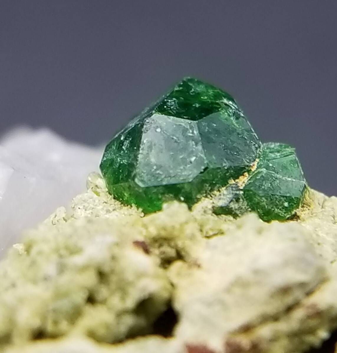 イラン産 デマントイドガーネット クリスタル 鉱物 原石 鉱石 標本 翠