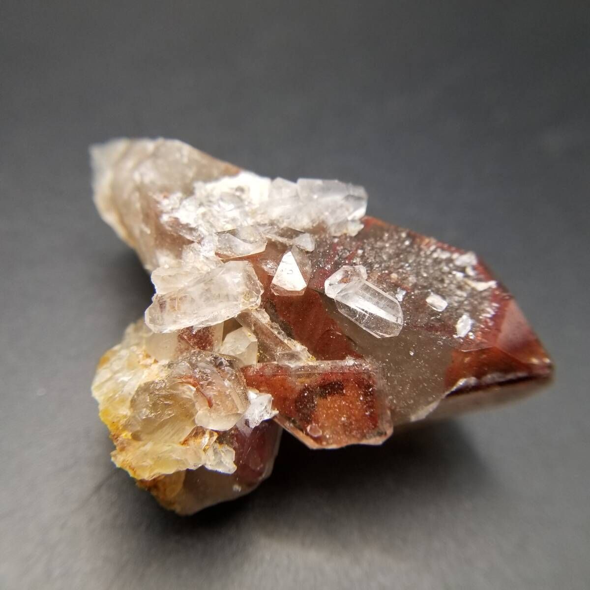 南アフリカ産 スモーキークォーツ クリスタル レッドヘマタイト 共生