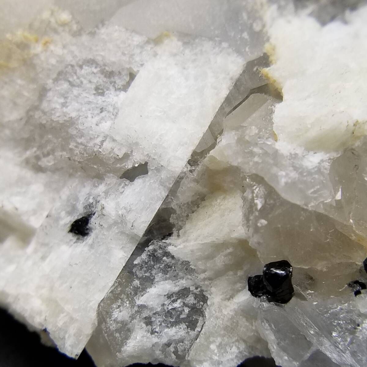 パキスタン産 スペサルティンガーネット クォーツ 長石 共生鉱物 原石