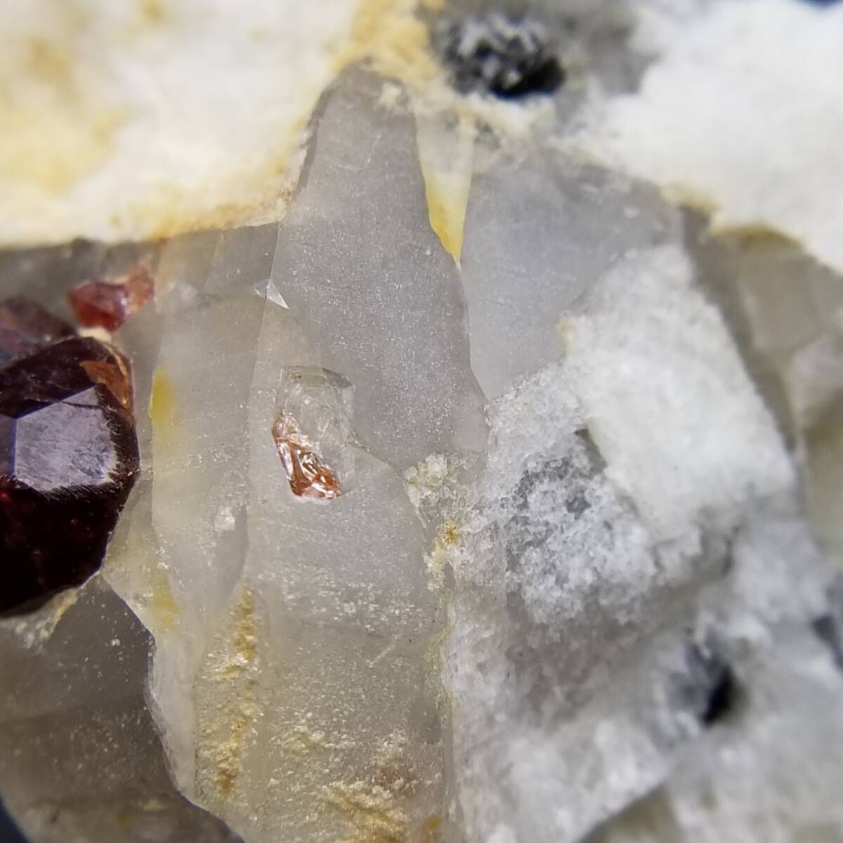 パキスタン産 スペサルティンガーネット クォーツ 長石 共生鉱物 原石