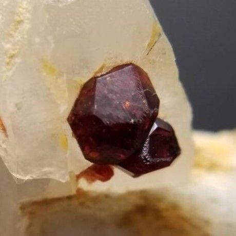 パキスタン産 スペサルティンガーネット クォーツ 長石 共生鉱物 原石