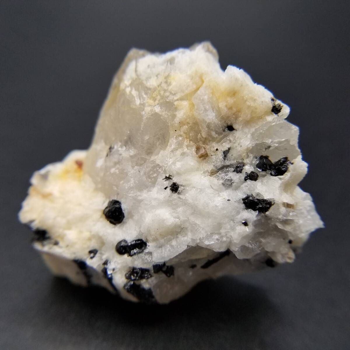 パキスタン産 スペサルティンガーネット クォーツ 長石 共生鉱物 原石