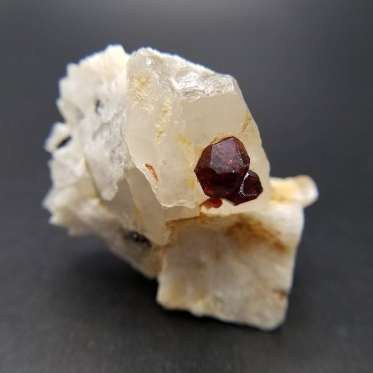 パキスタン産 スペサルティンガーネット クォーツ 長石 共生鉱物 原石